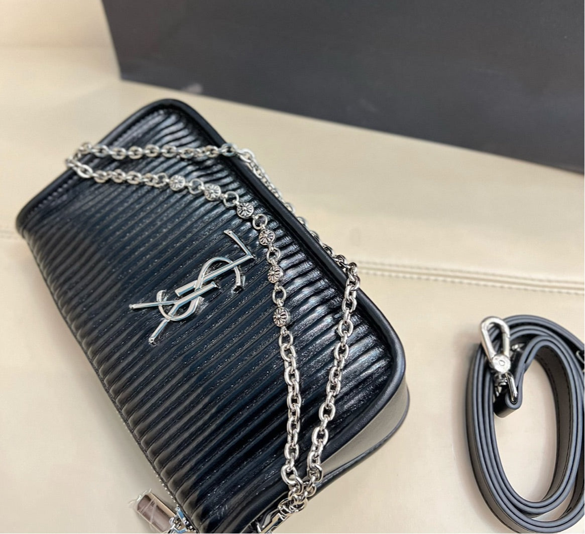 Woman YSL shoulder handbag
